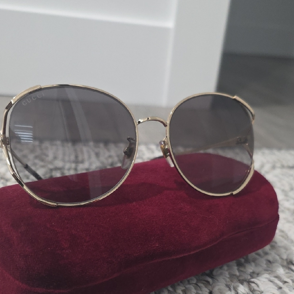 Gucci Women's Sunglasses with Gold Frame and Gray Lenses